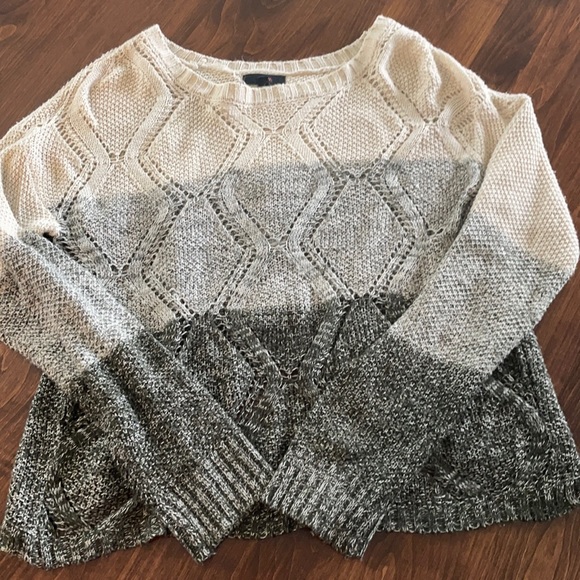 Sweaters - Sweater
